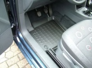 Резиновый коврик CARBOX 40-1688