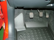 Резиновый коврик CARBOX 40-7848