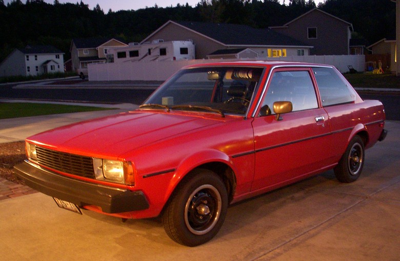 TOYOTA COROLLA седан (_E7_)