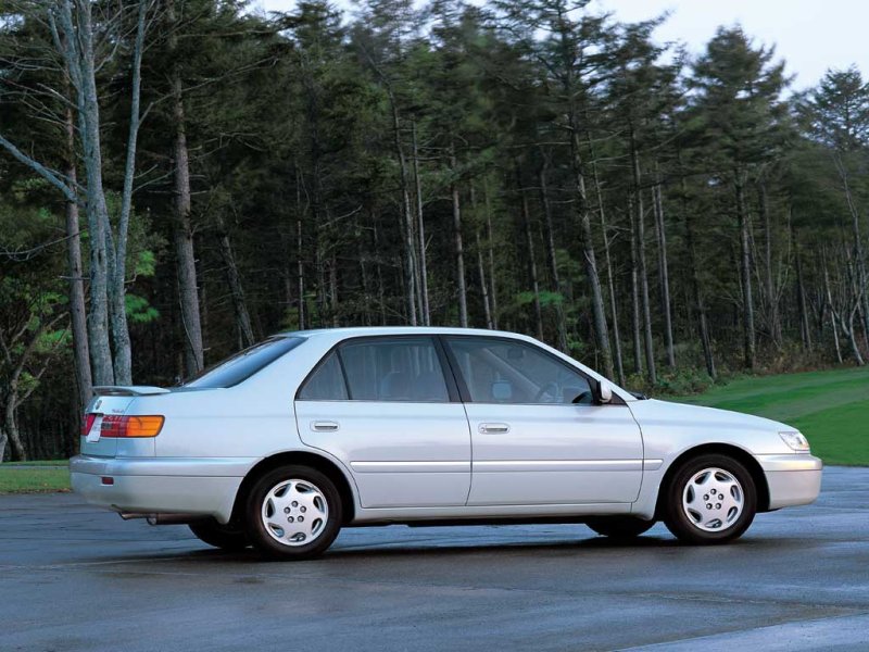 TOYOTA CORONA седан