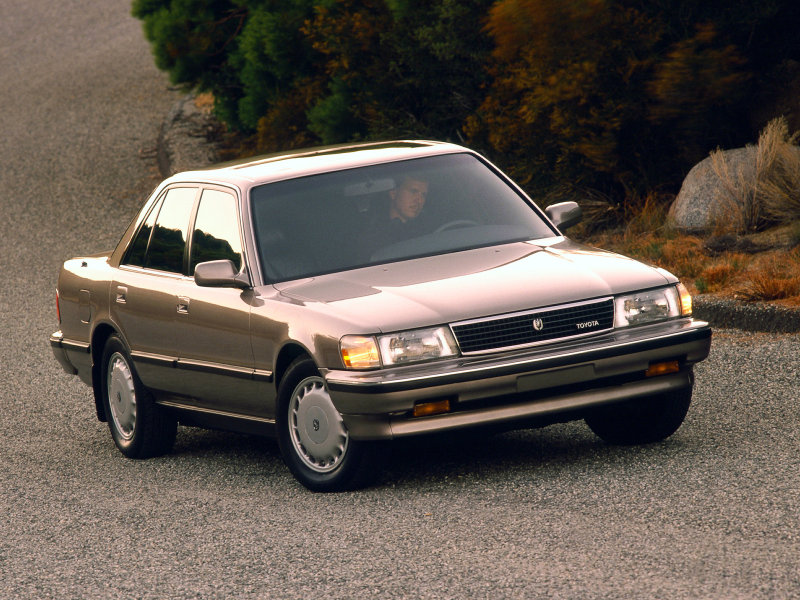 TOYOTA CRESSIDA седан
