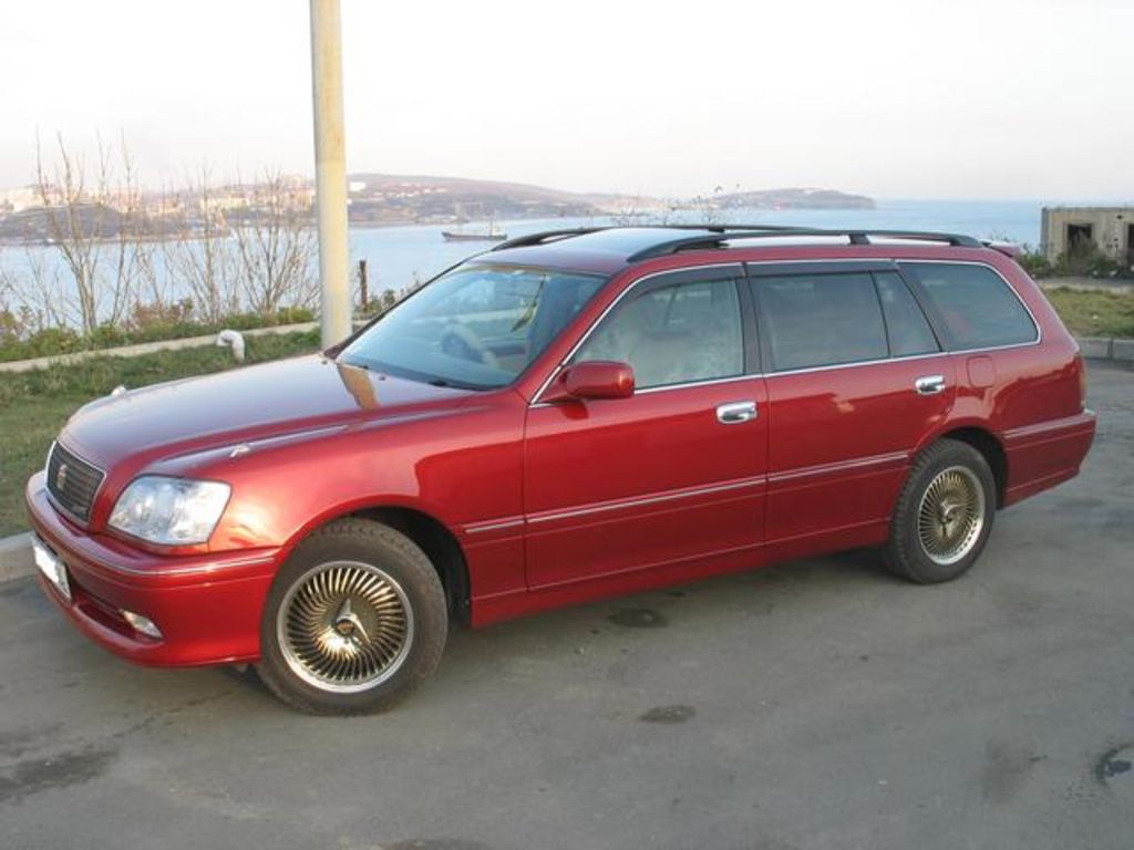TOYOTA CROWN универсал