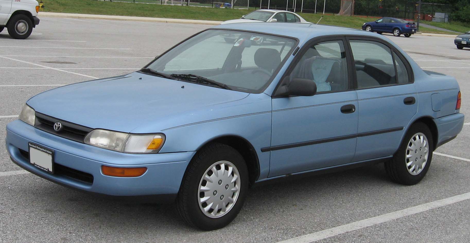 TOYOTA CARIBE седан