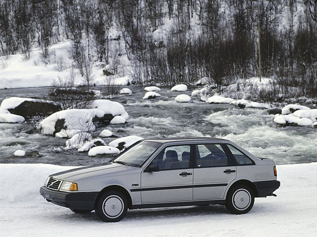 VOLVO 440 K (445)