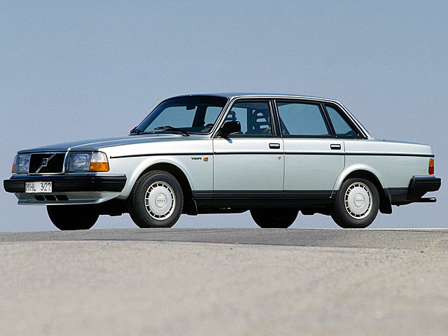 VOLVO 240 седан (P242, P244)