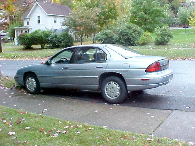 CHEVROLET CHEVY седан