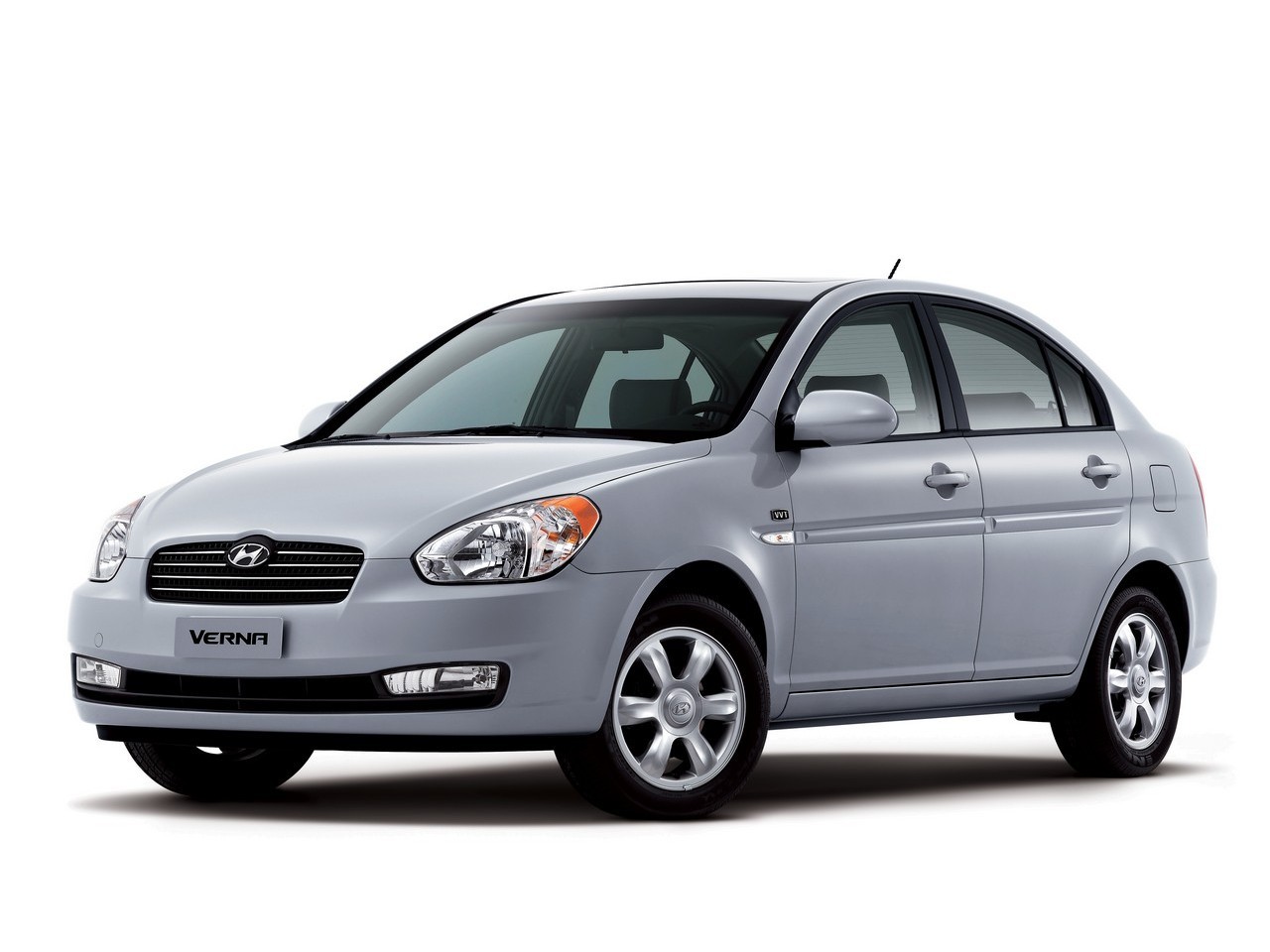 DODGE VERNA седан