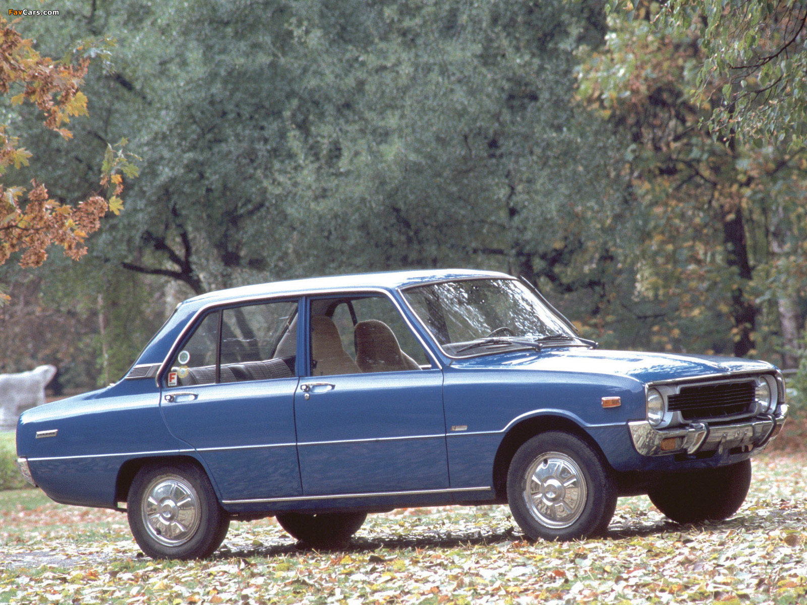 MAZDA 1000 седан