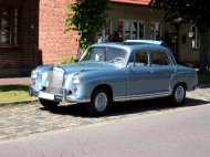 MERCEDES-BENZ PONTON седан (W128)