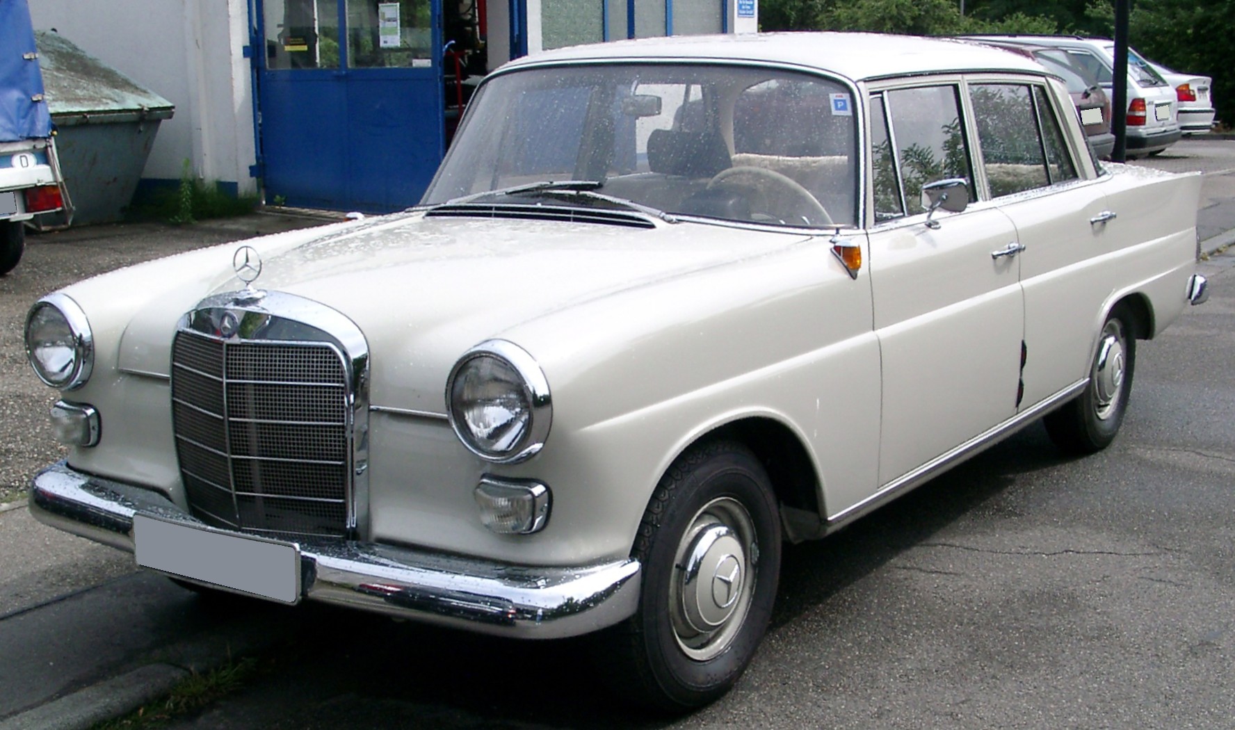 MERCEDES-BENZ HECKFLOSSE (W110)