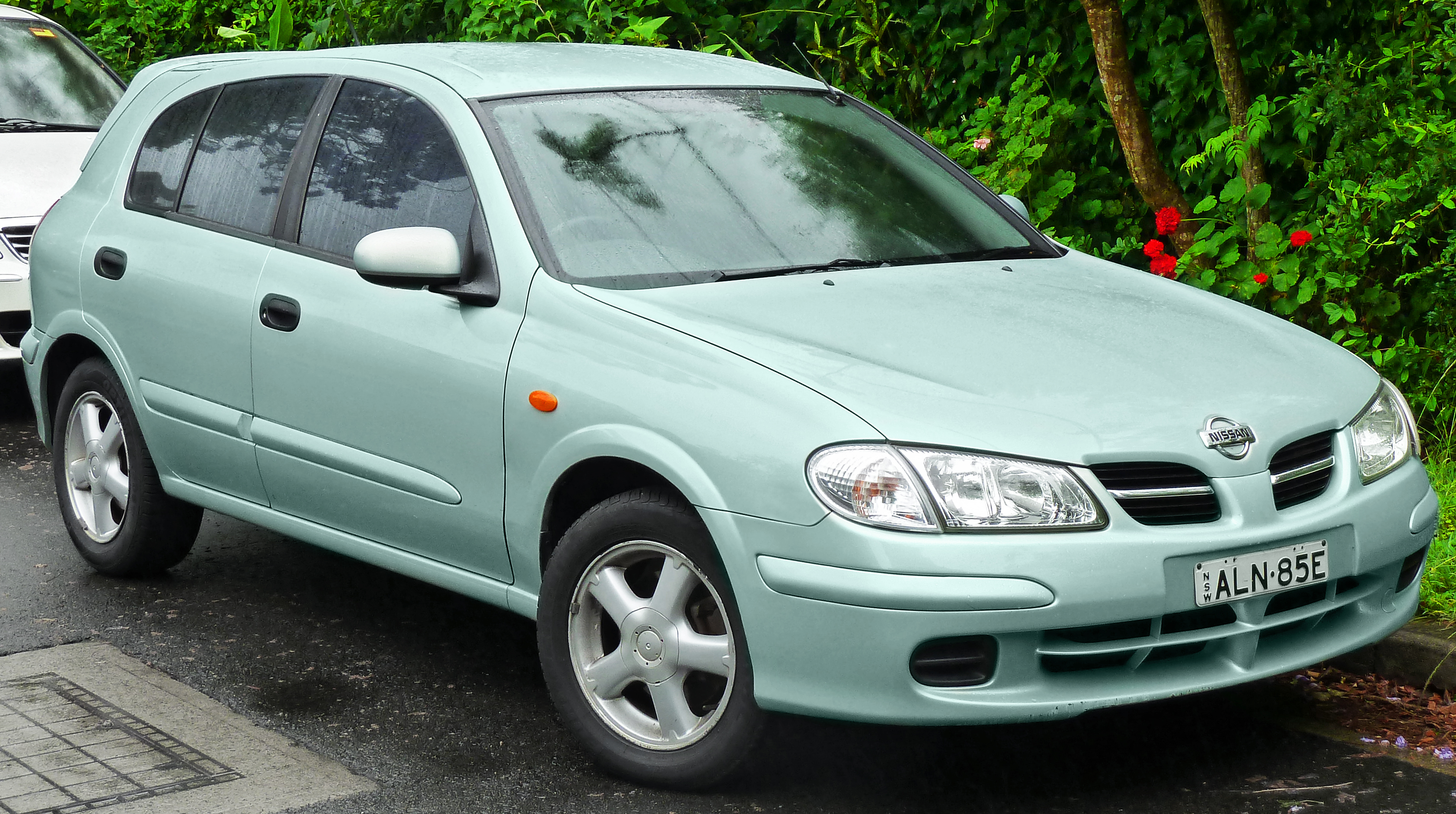 NISSAN SUNNY хетчбек
