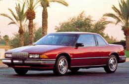 BUICK REGAL седан