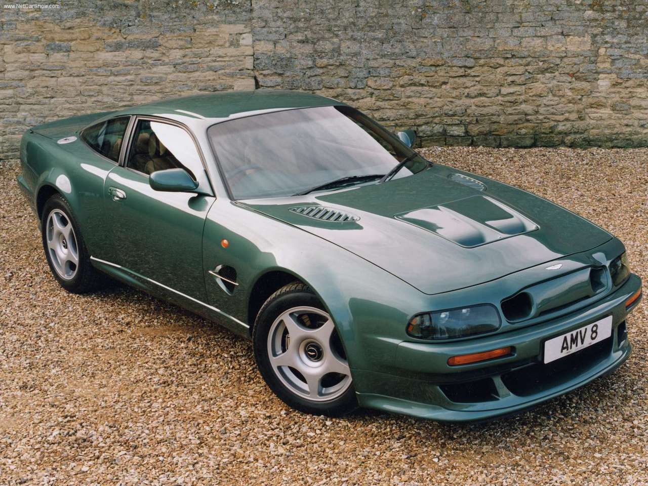 ASTON MARTIN V8 купе